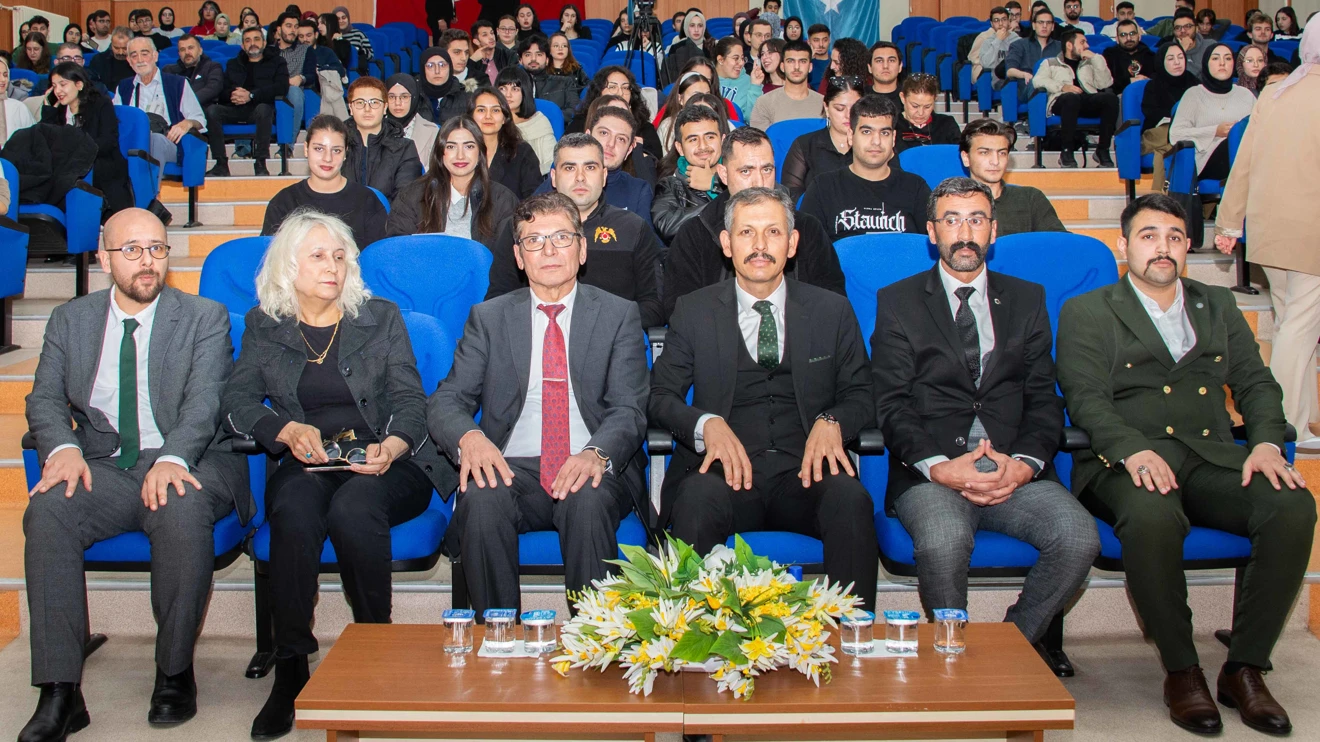 Adalet Komisyonu Başkanı Hasan Ay, Kariyer Günleri’nde öğrencilerle tecrübelerini paylaştı 